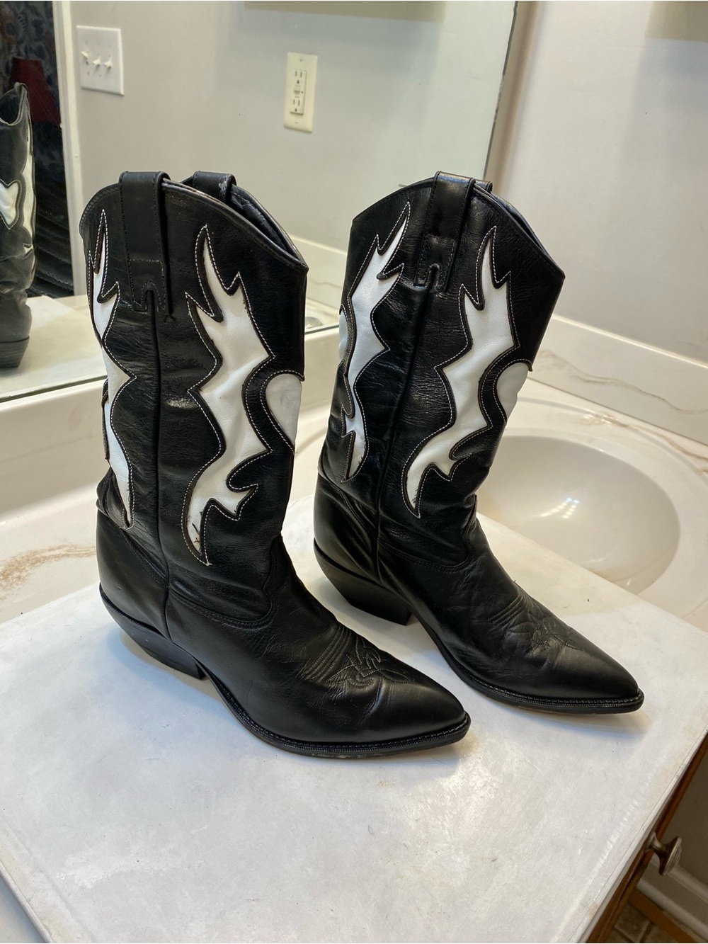 Vintage Zodiac cowgirl boot size 9M good condition good bottom clean interior
